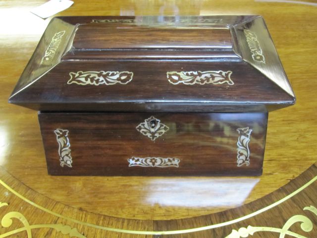 Victorian rosewood tea-caddy