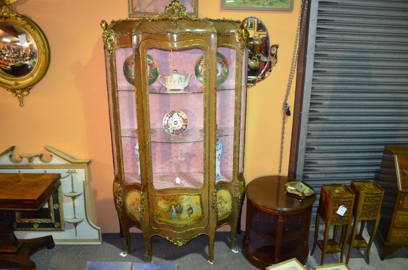 Kingwood Vitrine display cabinet
