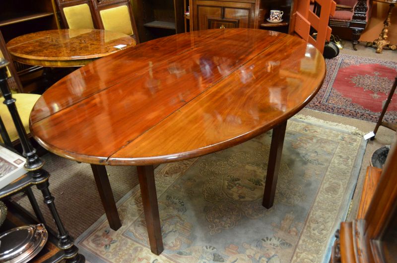 Mahogany hunts table