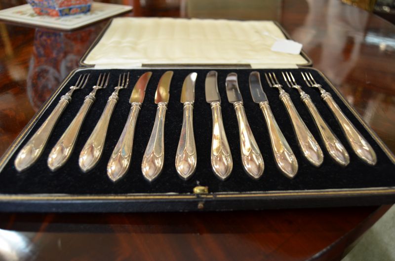 Art deco silver handled fruit set 