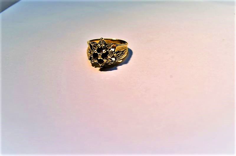18ct gold ,ruby & diamond ring