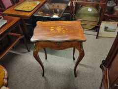 Victorian mahogany ladies dressing table with inlay Thumbnail 2