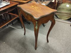 Victorian mahogany ladies dressing table with inlay Thumbnail 3