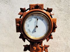 Victorian oak cased barometer  Thumbnail 2