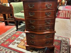 Mahogany pedestal chest Thumbnail 3