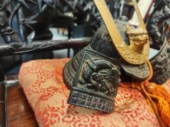 Mini japanese samurai helmet on cushion Thumbnail 3