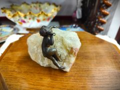 Bronze cherubs & crystal Thumbnail 2