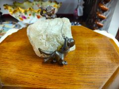 Bronze cherubs & crystal Thumbnail 3