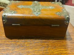 Walnut & brass wooden box Thumbnail 2