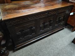 Large 18th century oak coffer Thumbnail 2
