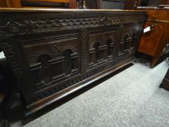 Large 18th century oak coffer Thumbnail 3