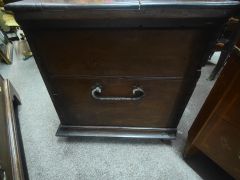Large 18th century oak coffer Thumbnail 3