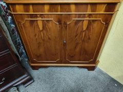 Yew wood corner cabinet Thumbnail 2