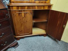 Yew wood corner cabinet Thumbnail 3