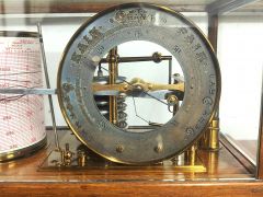 Oak cased barograph Thumbnail 4