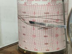 Oak cased barograph Thumbnail 3