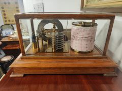 Oak cased barograph Thumbnail 6