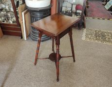 Edwardian mahogany occasional table Thumbnail 2