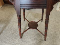 Edwardian mahogany occasional table Thumbnail 4