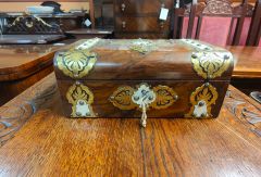 Victorian walnut jewellery box Thumbnail 3