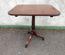 Georgian mahogany snap top table Thumbnail 2