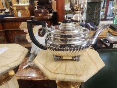 Irish silver tea pot Thumbnail 2