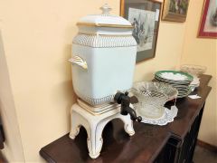 1920s porcelain urn Thumbnail 2