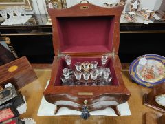 French style walnut chest / decanter box Thumbnail 2
