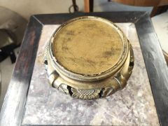Gilt Chinese vase stand Thumbnail 3