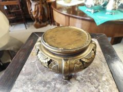 Gilt Chinese vase stand Thumbnail 4