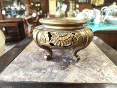 Gilt Chinese vase stand Thumbnail 6