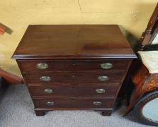 Georgian chest of drawers Thumbnail 2
