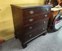 Georgian chest of drawers Thumbnail 3
