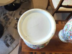 Pair of chinese / cantonese vases  Thumbnail 3