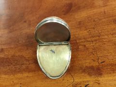 Silver mounted / shell snuff box Thumbnail 3