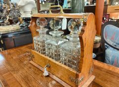 Oak cased tantalus Thumbnail 2