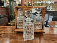 Oak cased tantalus Thumbnail 3