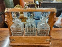 Oak cased tantalus Thumbnail 3