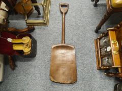 Old wooden shovel Thumbnail 3