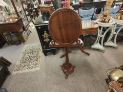 Victorian walnut display table Thumbnail 4