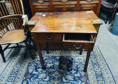 Georgian mahogany side table Thumbnail 2