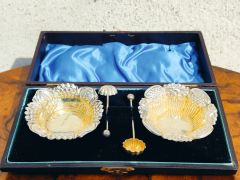 Cased silver condiment set Thumbnail 3