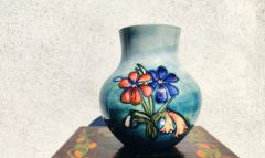 Moorecroft vase Thumbnail 2
