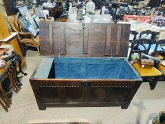 18th century oak coffer Thumbnail 2