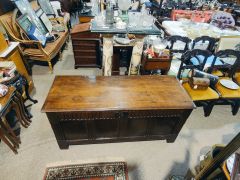 18th century oak coffer Thumbnail 4