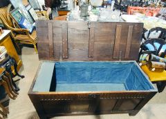 18th century oak coffer Thumbnail 3
