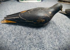 Two wooden 1920s decoy pigeons Thumbnail 2