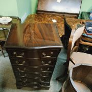 Mahogany chest Thumbnail 4
