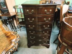 Mahogany chest Thumbnail 6