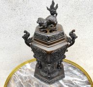Chinese bronze vase Thumbnail 2
